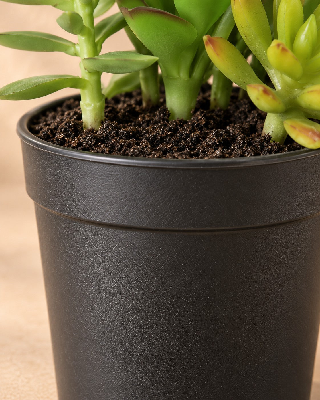 Onderste deel van de Kunstplant Vetplant inclusief witte pot met de pot