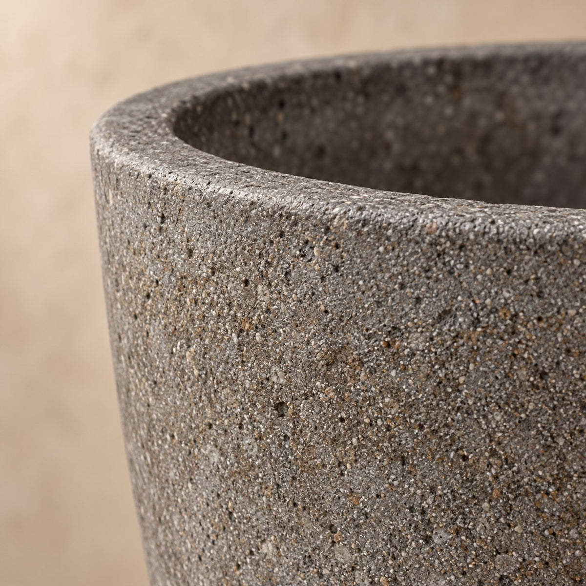 Pot décoratif Ben Dioriet Gris Ø37 cm, détail de la surface