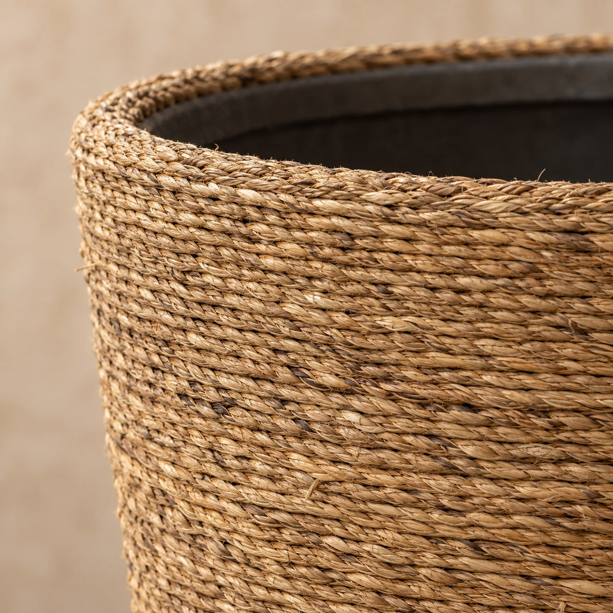 Dekorativ potte Ben Straw Grass Ø30 x H41 cm, detalje af overfladen