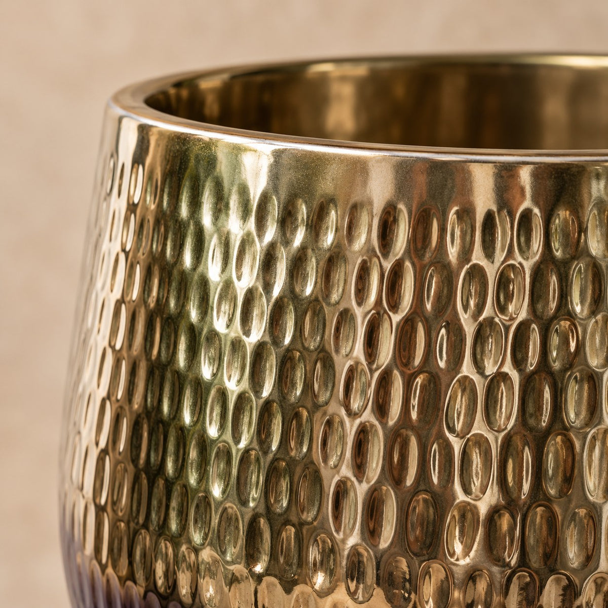 Dekorativ potte Jenna gold Ø46 x H38 cm, detalje af overfladen