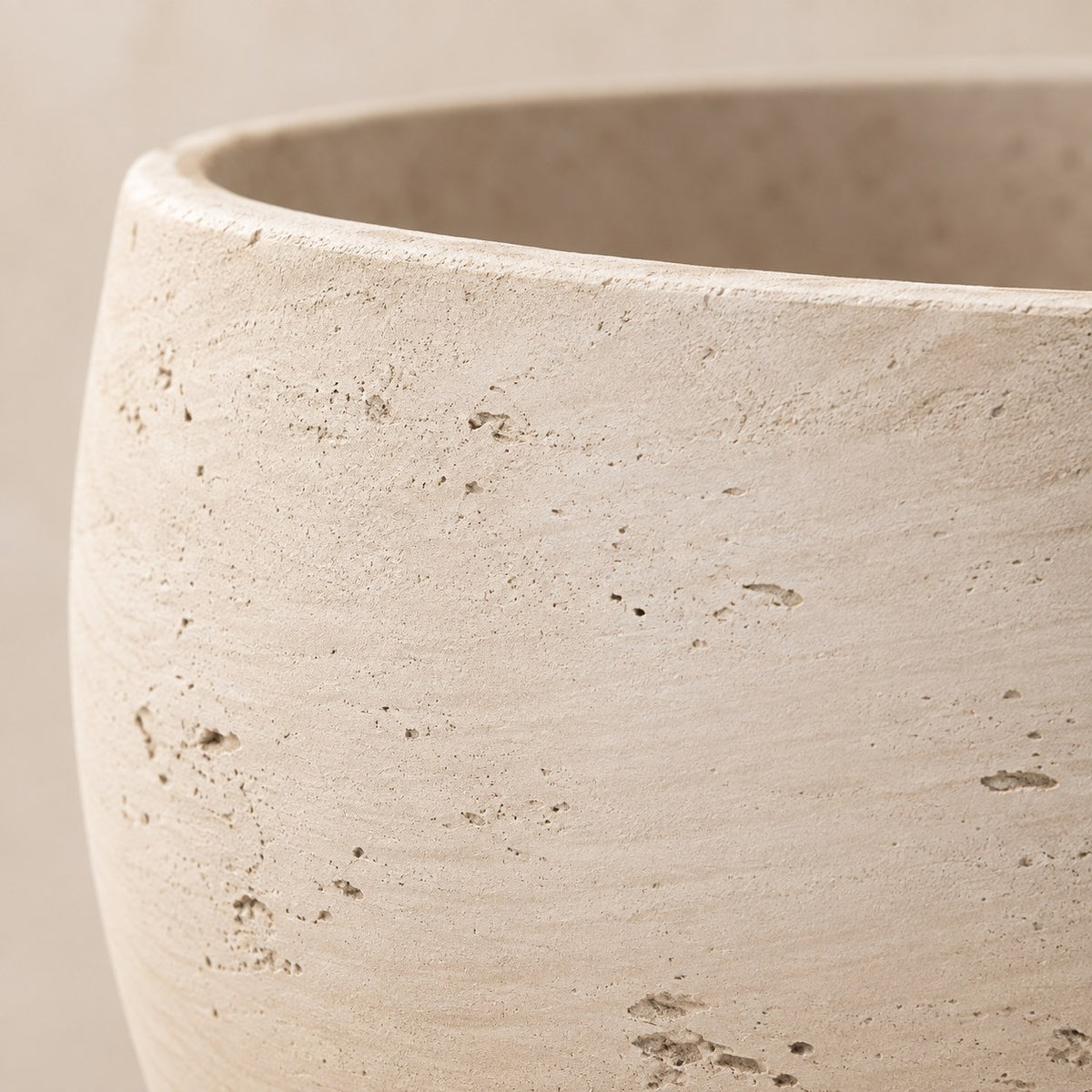 Dekorativ potte Jumbo Orb Beige Washed Ø53 x H45 cm, detalje af overfladen