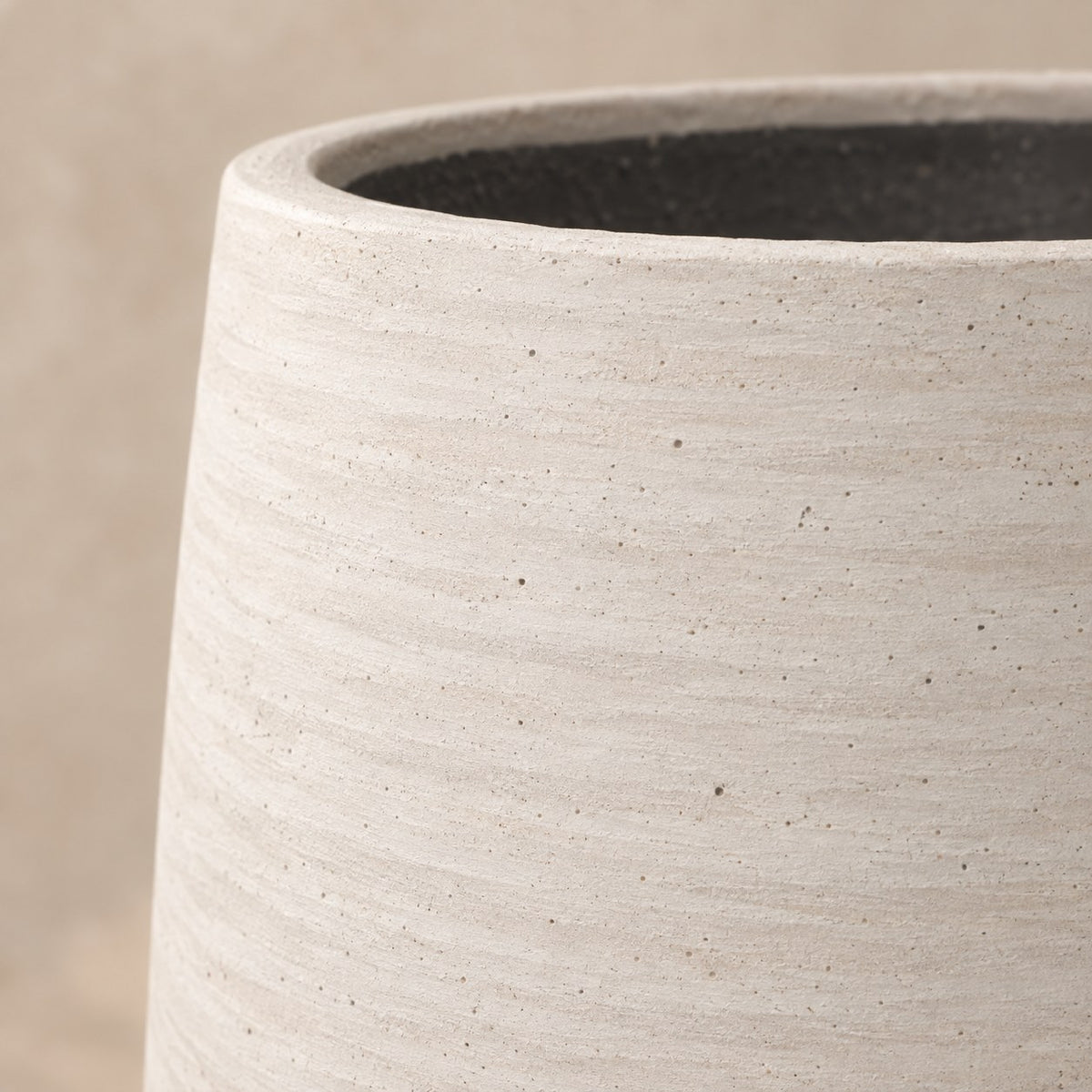 Dekorativ potte Jumbo Patt Ivory Washed Ø73 x H61 cm, detalje af overfladen
