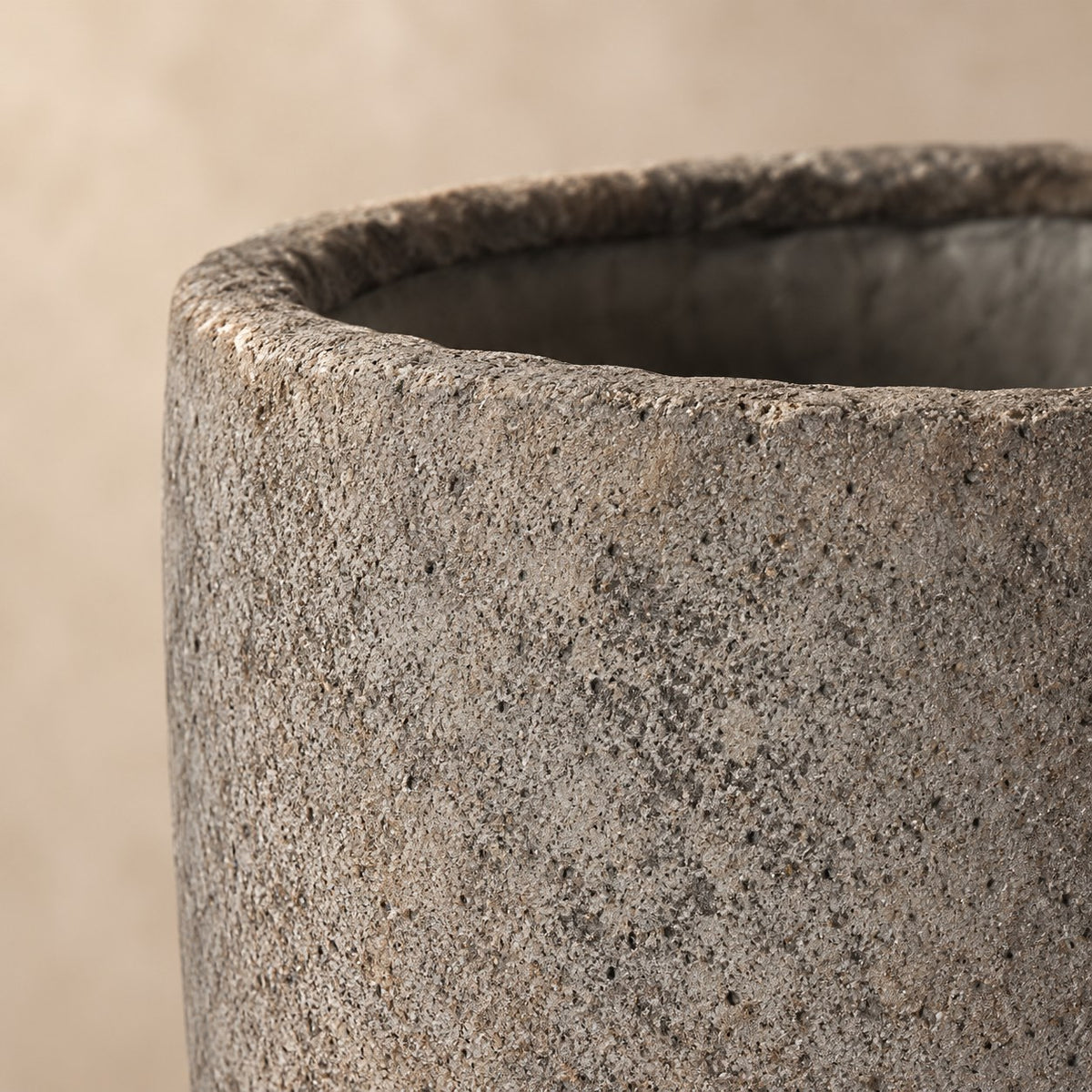 Pot décoratif Mountain Hayes Ø38 x H56 cm, détail de la surface