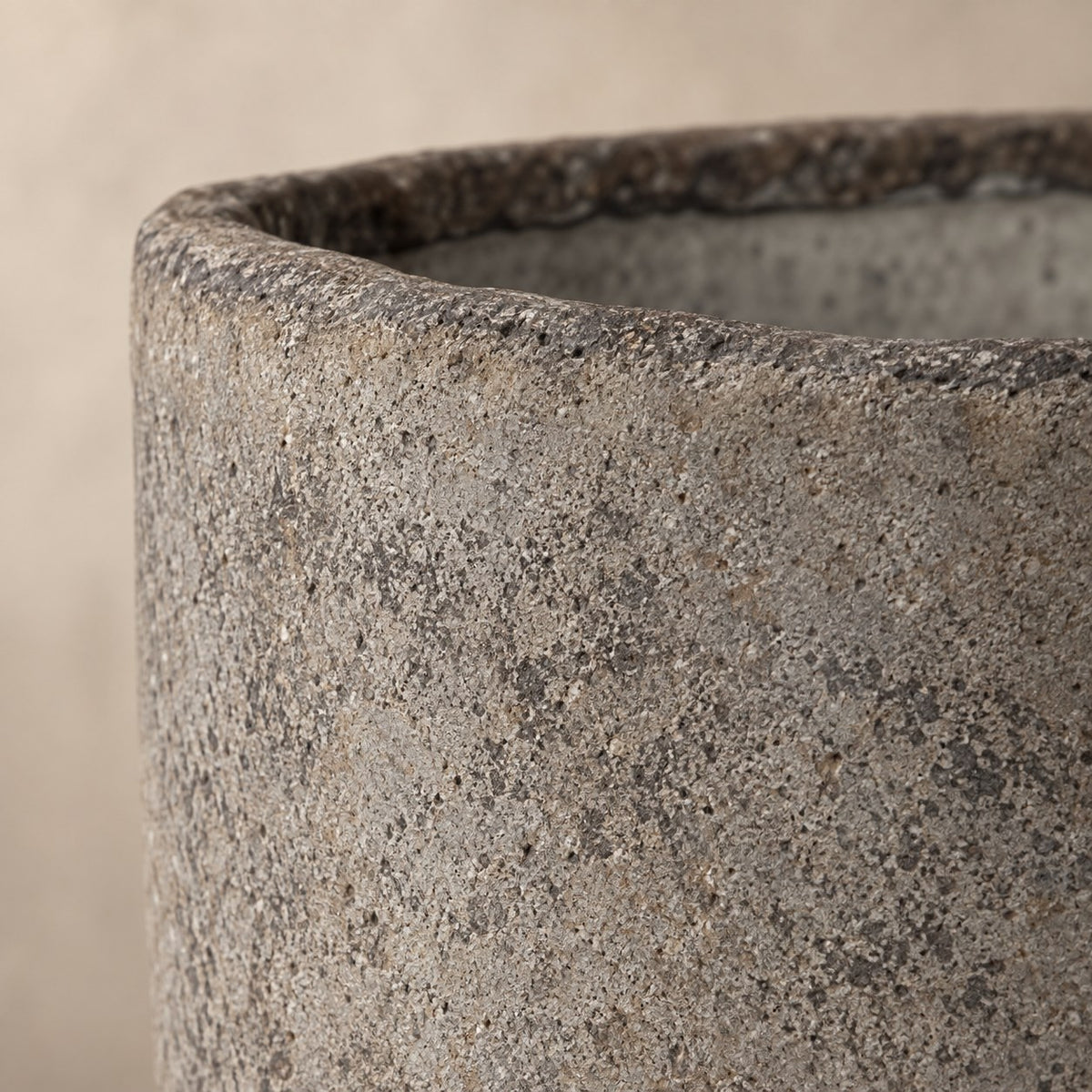 Pot décoratif Mountain Hayes Ø52 x H75 cm, détail de la surface