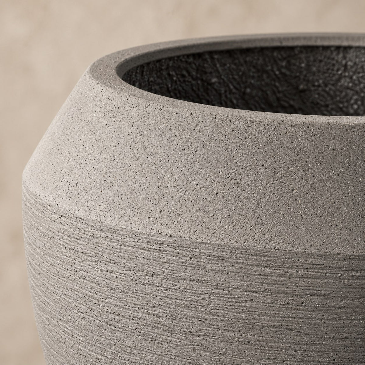 Dekorativ potte Ruvido clay Ø54 cm, detalje af overfladen